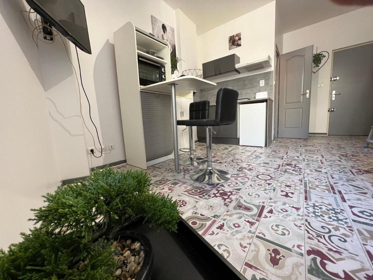 Apartament La Cachette De L'Horloge - Ac Clim - Wifi - 100M Palais Des Papes Awinion Zewnętrze zdjęcie